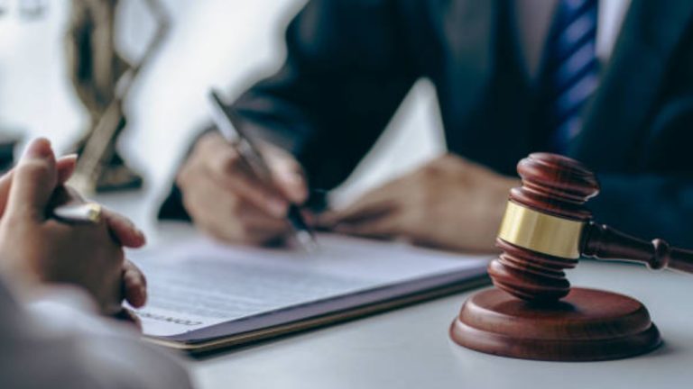 When to Hire a Commercial Litigation Lawyer in Sydney